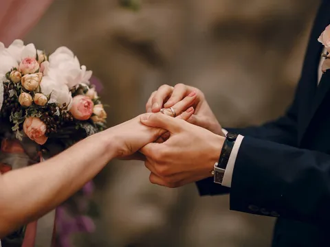 Sau 6 năm chung sống, cặp vợ chồng bàng hoàng phát hiện mình là họ hàng ruột thịt