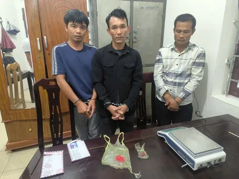 Bắt quả tang 3 người đàn ông "làm điều mờ ám" tại nhà riêng