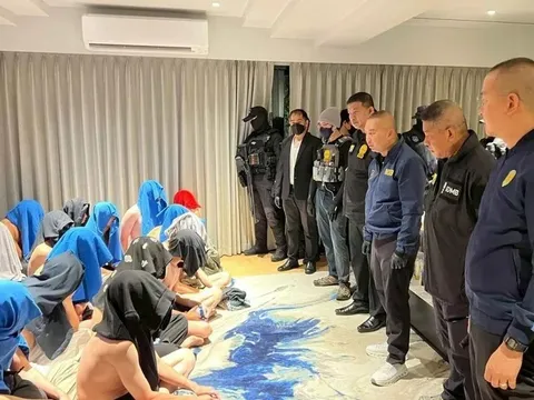 Bắt quả tang 29 người trong bữa tiệc ma túy thác loạn tại khách sạn sang trọng