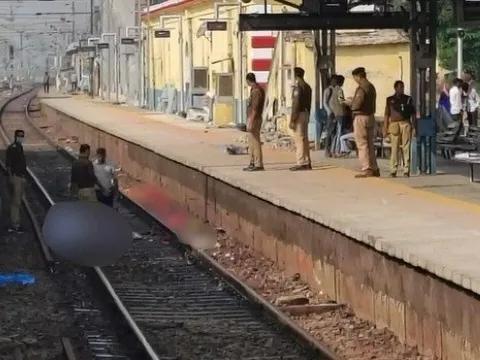 Bị tàu hỏa tông trực diện khi cố băng qua đường ray, 6 phụ nữ tử vong thương tâm