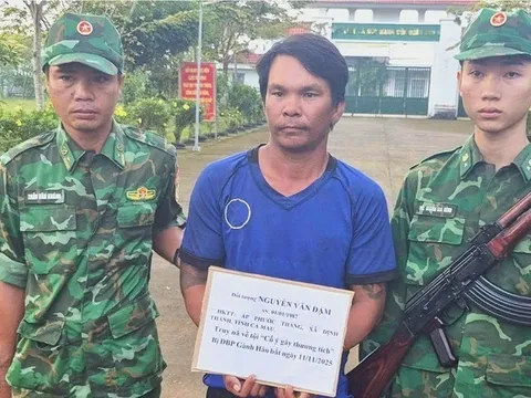 Bắt Nguyễn Văn Đậm, đối tượng truy nã lẩn trốn trên tàu cá