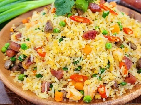 Ăn cơm rang, người đàn ông suýt chết