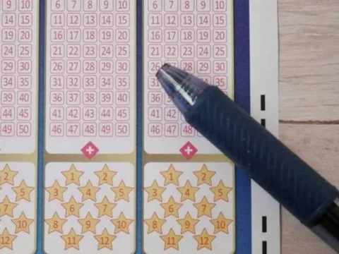 Trúng số mà vẫn ‘trắng tay’ chỉ vì phấn khích đăng ảnh khoe trên mạng