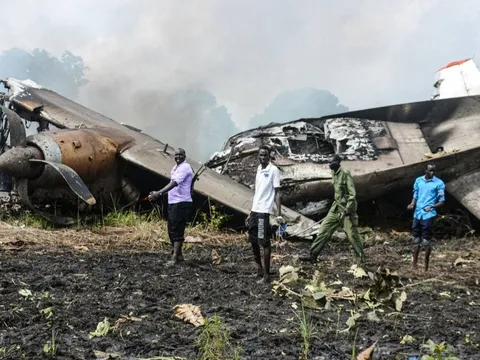 Đau lòng: Rơi máy bay chở hàng viện trợ, không còn ai sống sót