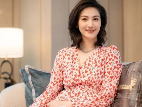 Mới 22 tuổi đã mất khả năng đi lại, nữ MC xinh đẹp vẫn trở thành biểu tượng nghị lực khiến triệu người xúc động