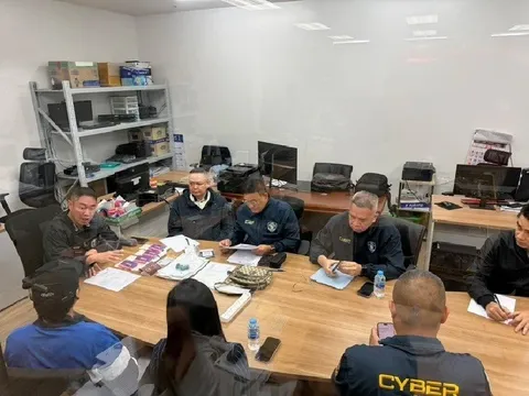 Nam thanh niên 19 tuổi trộm hơn 5,5 tỷ đồng của mẹ để giao cho nhóm lừa đảo mạo danh quan chức