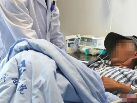 Tưởng viêm dạ dày, người đàn ông bàng hoàng khi bác sĩ gắp ra chiếc bật lửa nuốt từ 30 năm trước