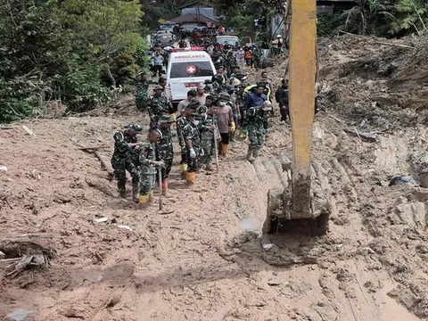 Lũ lụt, lở đất ở Indonesia: Số người thiệt mạng tăng lên 442, tình trạng trộm thức ăn diễn biến phức tạp