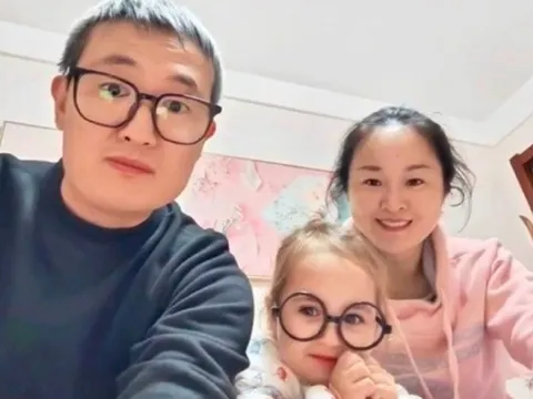 Bé gái sinh ra "tóc vàng mắt xanh", vợ chồng tá hỏa xét nghiệm ADN mới biết bí mật ba đời của gia đình