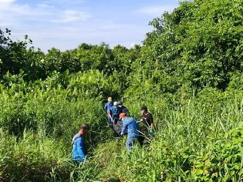 Đau lòng: Người mẹ mù phải bò ra đường cầu cứu sau 5 ngày sống trong bóng tối cạnh thi thể con gái
