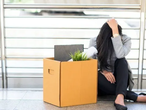 Đi vệ sinh quá nhiều, nữ nhân viên bị sa thải