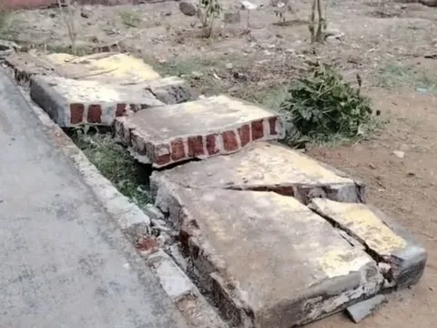 Nam sinh lớp 7 tử vong thương tâm vì bức tường trường học đổ sập xuống trong tích tắc