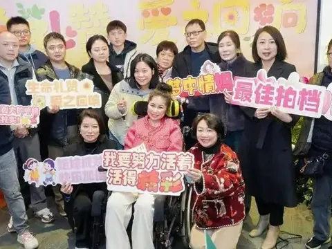 Buổi lễ chia tay cuộc đời cảm động của nữ bệnh nhân mắc ALS khiến ai cũng phải rơi lệ