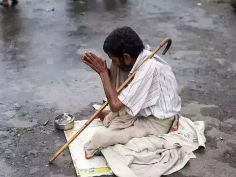 “Người ăn xin giàu nhất thế giới” có hơn 26 tỷ đồng sau 40 năm hành nghề khiến ai cũng sửng sốt