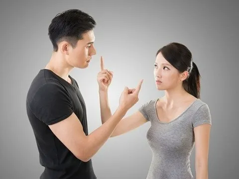 Bị vợ bỏ vì mải mê thả tim ảnh phụ nữ khác trên mạng