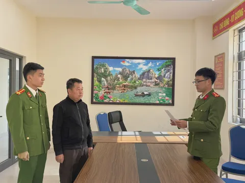 Khởi tố Giám đốc Đinh Quyền