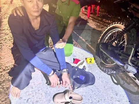 Lộ "bí mật" giấu bên trong đôi dép, Trương Văn Vũ bị bắt