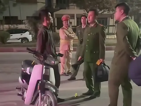 Xử lý nghiêm nam thanh niên xé đôi phiếu đo nồng độ cồn