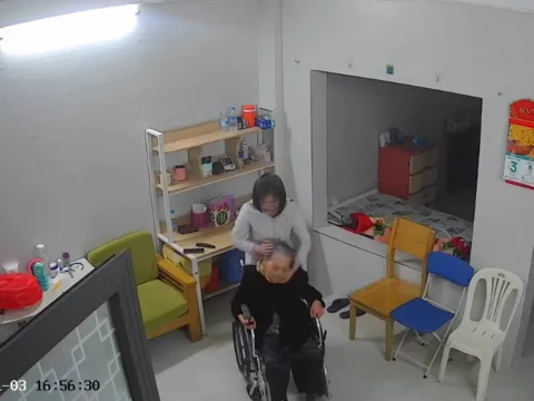 Khởi tố, bắt tạm giam người giúp việc bạo hành cụ bà ở Hà Nội