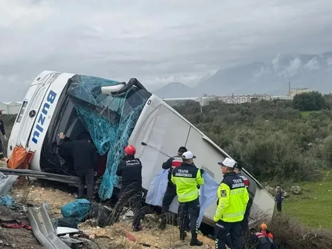 Xe khách lao xuống vực sâu khiến ít nhất 8 người thiệt mạng