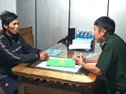 Bắt Cao Trung Đông, đối tượng bị truy nã về tội dâm ô lẩn trốn trên tàu cá