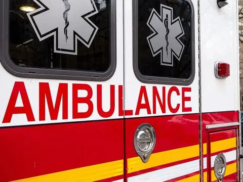 Đang tắm nắng bên hồ bơi, người phụ nữ bất ngờ bị ôtô đâm tử vong