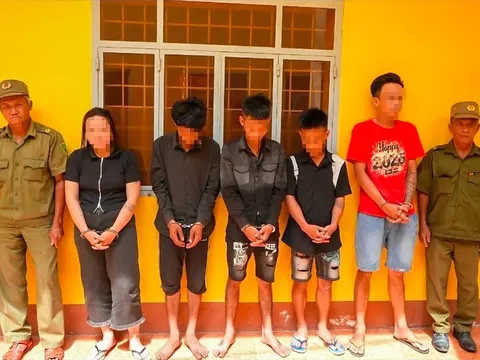 Bắt quả tang nhóm đối tượng đang "phê đá”