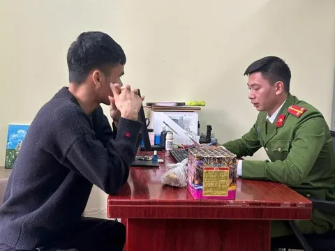 Đốt pháo hoa nổ trái phép, nam thanh niên bị phạt 30 triệu đồng