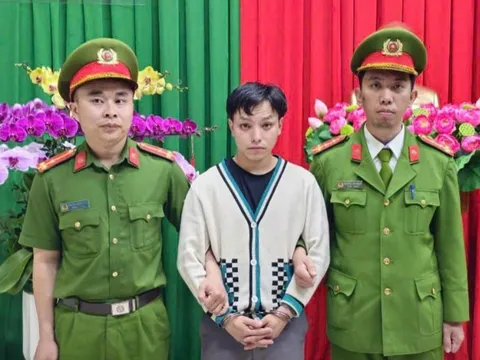 Tạm giữ hình sự nam thanh niên lái ô tô tông người ở Đà Lạt