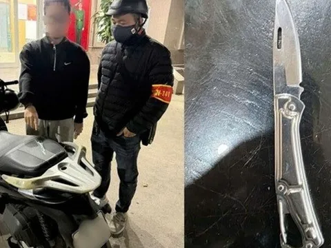 Tổ công tác 141 phát hiện nam sinh đại học giấu dao trong cốp xe