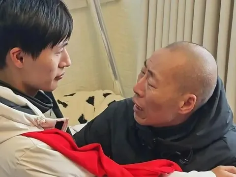 Chàng trai lưu lạc 25 năm nơi đất khách mới trở về quê nhà, giây phút gọi “Bố ơi” khiến cả gia đình bật khóc