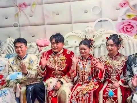 Lớn lên cùng nhau suốt 20 năm, ba anh em sinh ba quyết định cưới vợ trong cùng một ngày