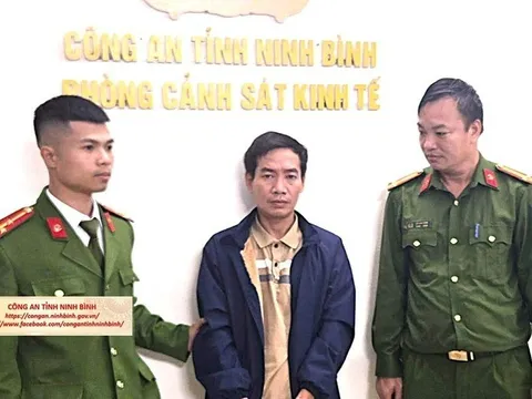 "Ôm" 900 triệu đồng rồi bỏ trốn suốt 18 năm, Trần Văn Toàn ra đầu thú