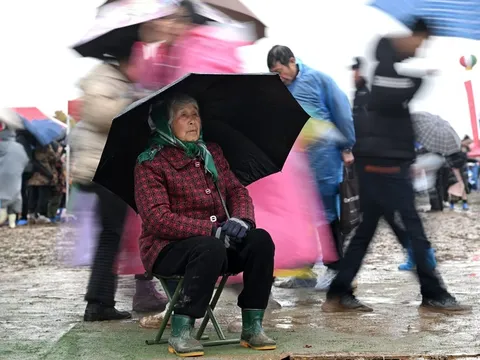 Cụ bà 102 tuổi vẫn khỏe mạnh, mỗi ngày ngủ tới 15 tiếng tiết lộ bí quyết khiến nhiều người trẻ cũng phải bất ngờ