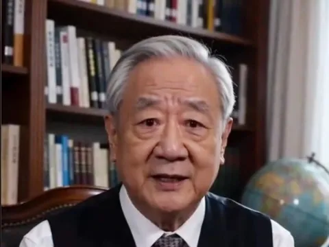 Bị mẹ giục cưới liên tục, cô gái tạo ra “giáo sư tâm lý” bằng AI để nói chuyện thay mình