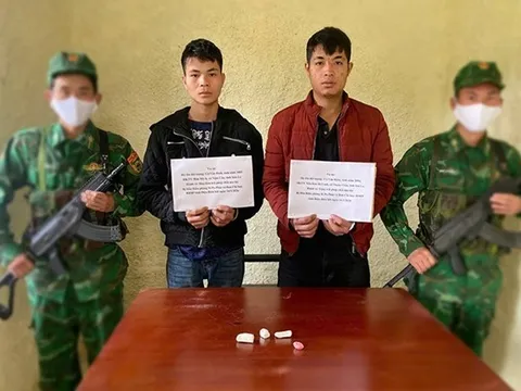 Bắt 2 đối tượng Cà Văn Kiên (SN 2004) và Cà Văn Bình (SN 2005)