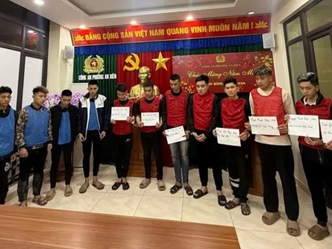 Tạm giữ 12 thanh thiếu niên hỗn chiến, ném chai thủy tinh náo loạn đường phố