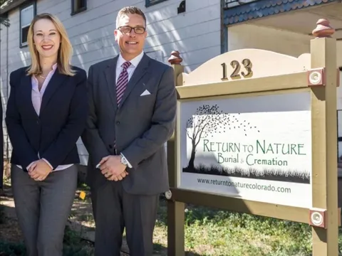 Nhận tiền lo hậu sự cho người đã khuất, cặp vợ chồng lại bỏ mặc gần 190 thi thể phân hủy suốt nhiều năm trong kho ở Mỹ