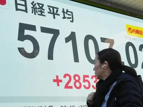 Dọn lại căn nhà cũ sau nhiều năm, người đàn ông không ngờ tờ giấy bỏ quên lại giúp mình đổi đời