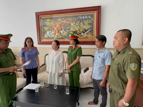 Bà Nguyễn Ngọc Tiền bị bắt: Thái độ của nữ doanh nhân này khi nghe Công an TP.HCM đọc lệnh mới là điều gây chú ý