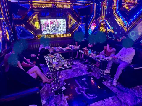 Không chỉ ca hát, đây là sự thật kinh hoàng bên quán karaoke Trường Vũ