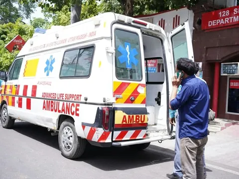 Đang trên đường đưa về lo hậu sự, người phụ nữ bất ngờ "hồi sinh" sau khi xe đi qua... ổ gà, gia đình không tin vào mắt mình