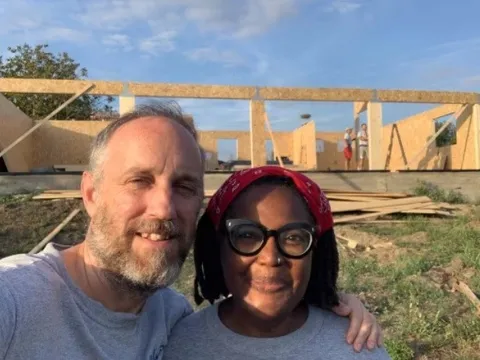 Từng nghĩ "cứ đi là hạnh phúc", sau 10 năm rong ruổi họ mới hiểu điều mình thực sự cần là gì