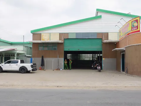 Tưởng bị khách "quỵt" tiền sầu riêng, nhóm đối tượng đuổi theo hành hung, đập phá xe ô tô: Công an vào cuộc