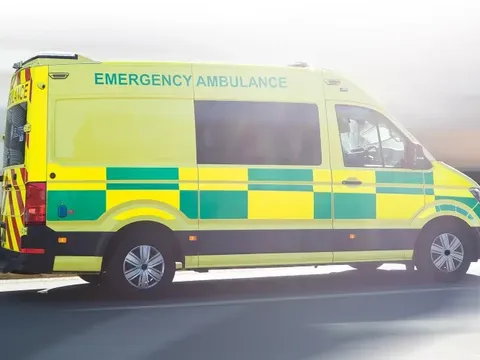 Chỉ vài giây chạy ra sau xe, bé trai 2 tuổi gặp tai nạn thương tâm mà không ai kịp phản ứng