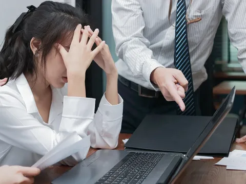 Từng đứng đầu lớp suốt 12 năm, cầm tấm bằng xuất sắc bước ra đời, tôi mới hiểu cuộc sống không chấm điểm như những kỳ thi năm xưa