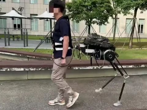 Bộ giáp "Nhân mã" giúp người dùng có thể di chuyển nhẹ nhàng, việc mang vác nặng trở nên dễ dàng hơn rất nhiều