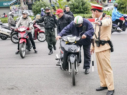 Đi xe máy mà vi phạm lỗi này sẽ bị phạt tới 14 triệu đồng, ai cũng cần biết