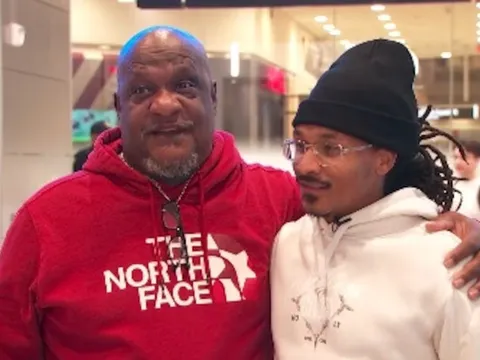 Tưởng đã mất nhau cả đời, người cha 71 tuổi bật khóc khi con trai xuất hiện sau 33 năm xa cách chỉ nhờ một lần thử ADN