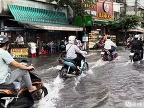 Tp.HCM: Đường bị ngập, người dân cứ phản ánh lên tổng đài để được giải quyết